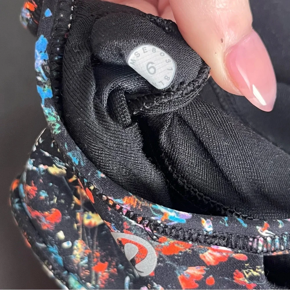 Lululemon Wake & Train Long Line Bra
Flowerescent Multi / Black size 6 RIDE - Picture 7 of 10